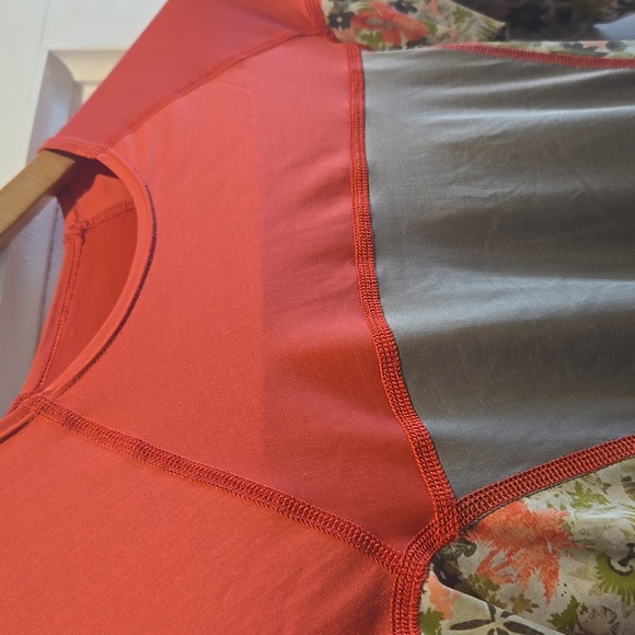 Patagonia Women's Long Sleeve Surf Shirt / Rashguard - Picture 8 of 11